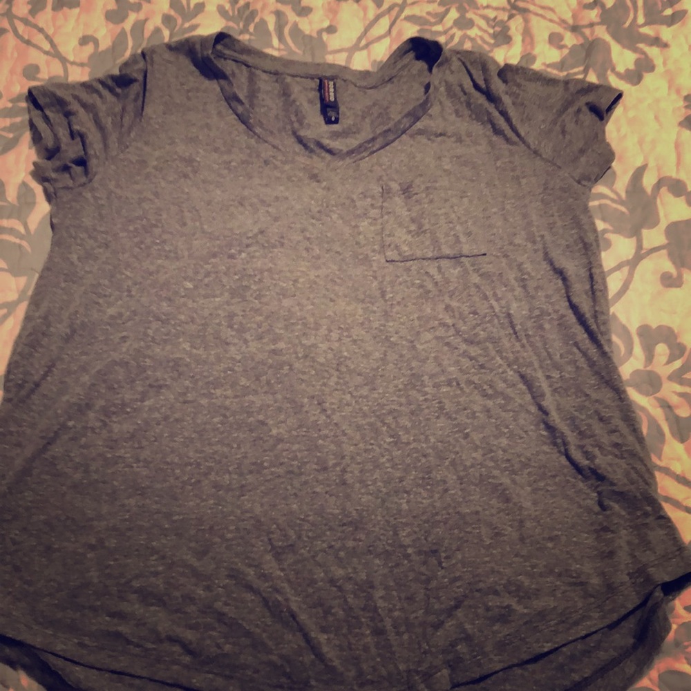 Gray short sleeve T-shirt